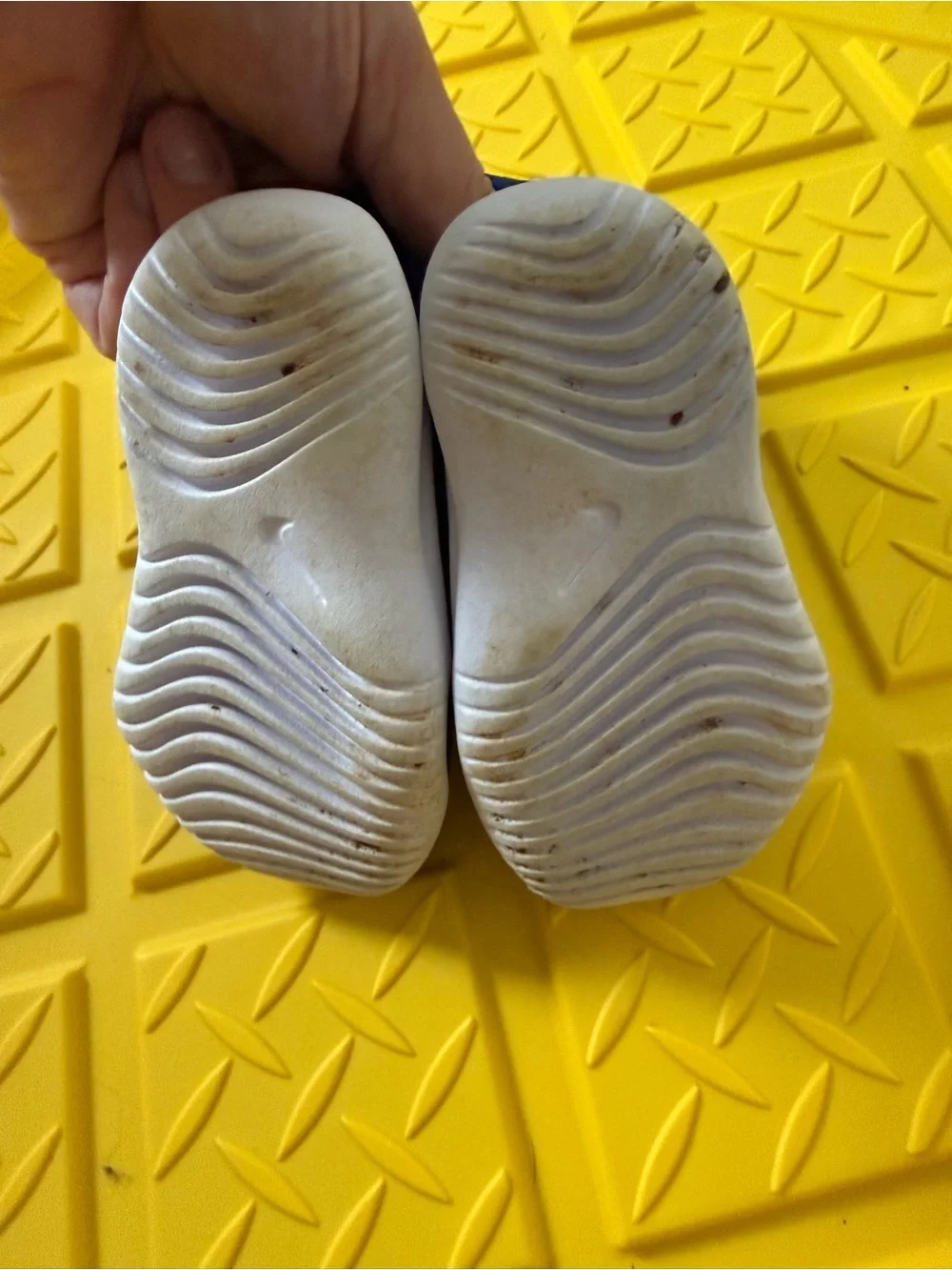 Nike easy slip